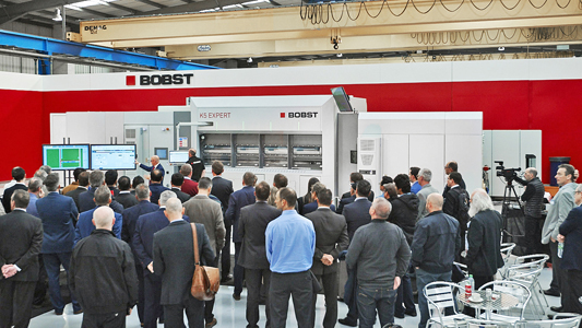 Markteinführung der neuen Bobst K5 Expert Vakuum-Metallisiermaschine auf der Hausmesse bei BOBST Manchester