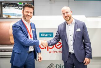 Apex-CEO Ruud Van Cuijk (links) und Schepers-CEO Carlo Schepers bestätigen den neuen Deal (Quelle: Apex)