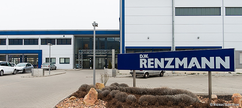 Die D.W. Renzmann Apparatebau GmbH stellt industrielle Reinigungsmaschinen sowie Lösemittel-Destillieranlagen für die Druckereibranche und für Unternehmen der Farb- und Lackindustrie her (Quelle: D.W. Renzmann)