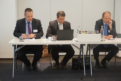 Von links nach rechts: Heiko Witzke, Pressesprecher HP Indigo für Deutschland und Österreich, Erik Brammer, Product Manager Commercial Sheet-fed Presses HP Graphics Solutions und Jürgen Freier, Regional Business Manager DACH bei HP Indigo